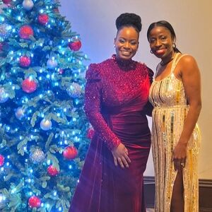 Mac Duggal 93981 Halter Neck Beaded Mirror Sequin Evening Formal Gown Womens 4